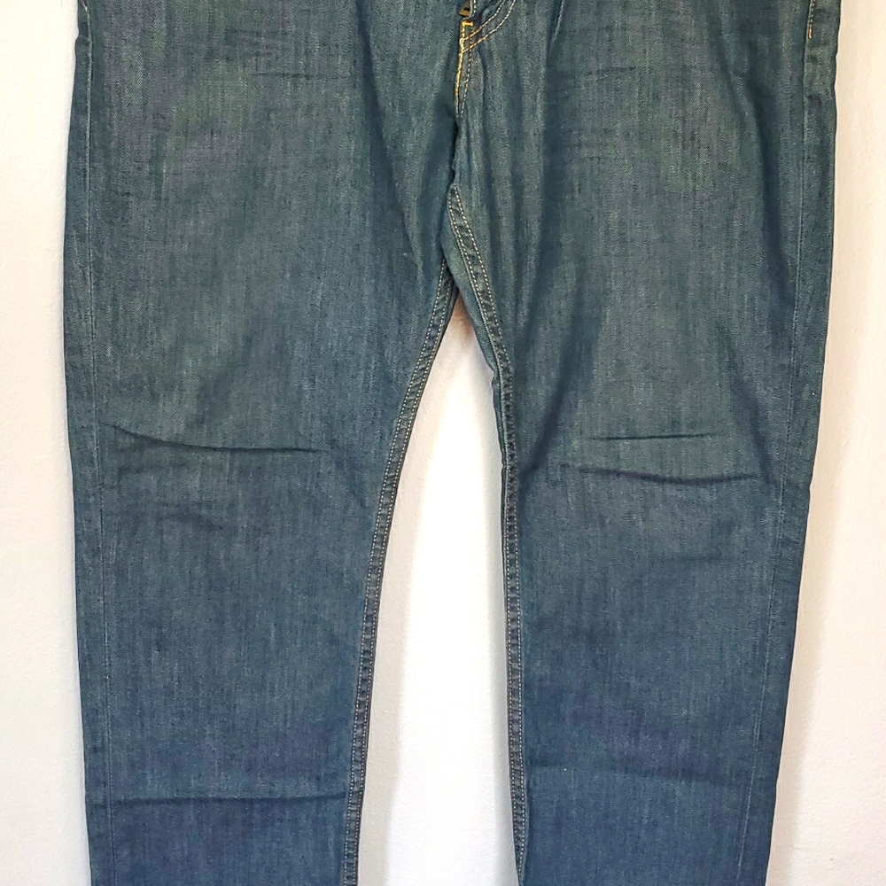 Levis